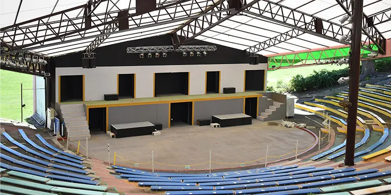 お祭り広場特設ステージ