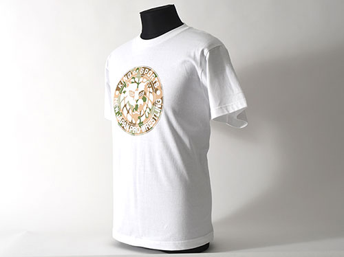 2024年 お歳暮・冬ギフト特集 ライオンマークTシャツ（ホワイト×カモフラ柄） [新日本プロレス トップス