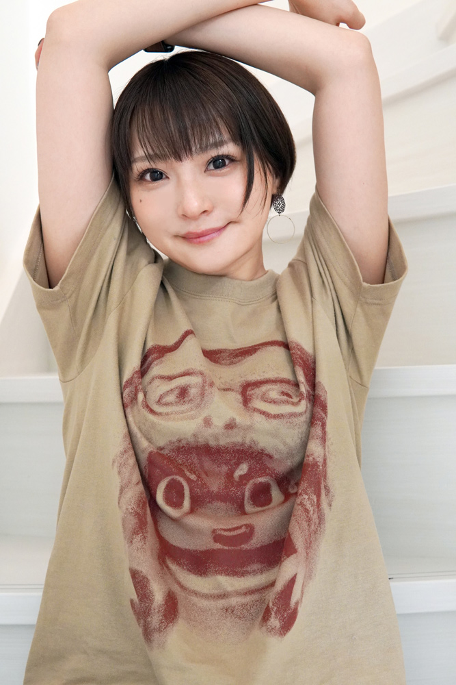 詩織白Tシャツ