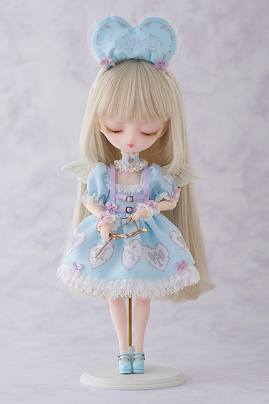 Harmonia bloom Seasonal Doll p..