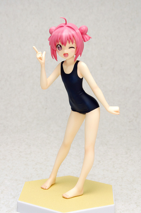 Amazon.co.jp: ゆるゆり 吉川ちなつ 水着 タペストリー : おもちゃ